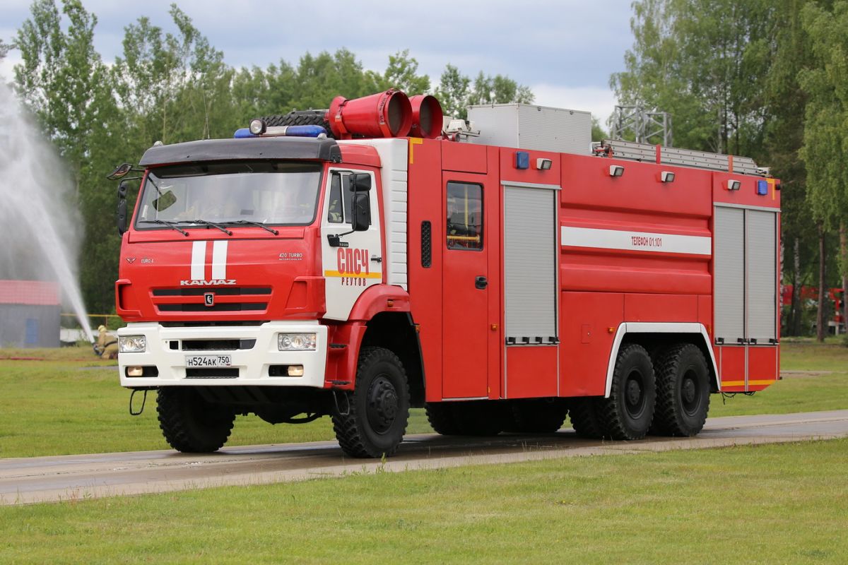 Пожарный насосно-рукавный автомобиль