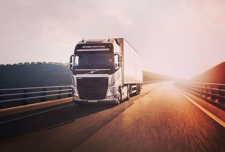 Volvo FH едет по трассе