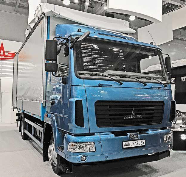 Среднетоннажный грузовик МАЗ на выставке