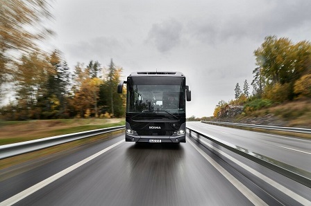 автобус Interlink scania - вид спереди