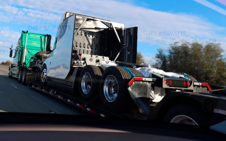 прототип грузовика Tesla Semi 