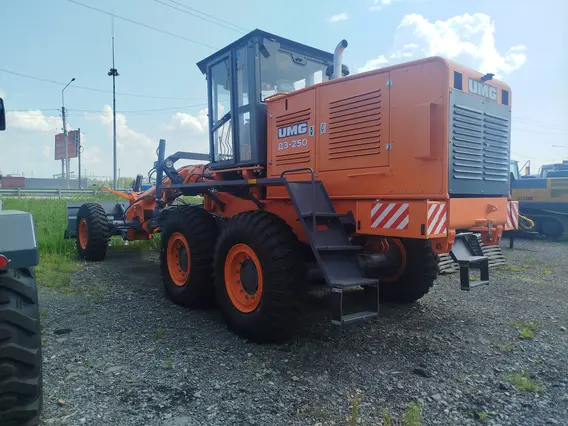 Грейдер UMG ДЗ-250 2024 года новый фото 5