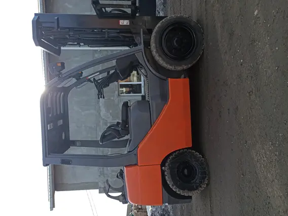 Вилочный погрузчик Toyota 32-8FGF30 2013 года б/у фото 6