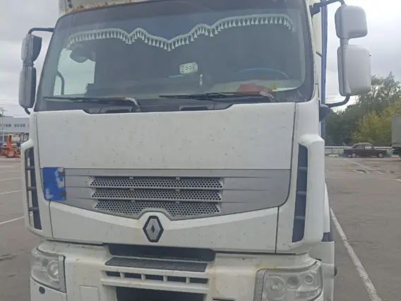 Тягач Renault Premium 2011 года б/у