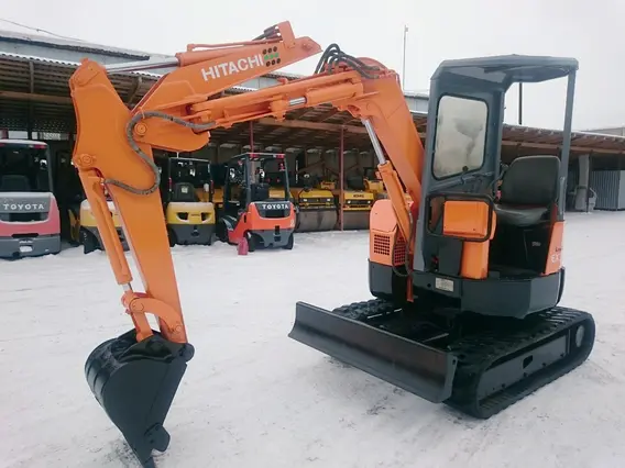 Экскаватор Hitachi EX30 1991 года б/у