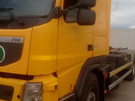 Контейнеровоз Volvo FM 2010 года б/у фото 2