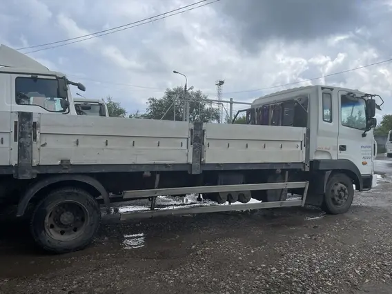 Бортовой грузовик Hyundai HD120 2016 года б/у фото 3