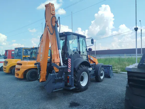 Экскаватор-погрузчик Экскаватор-погрузчик UMG TLB827 2023 года новый фото 2