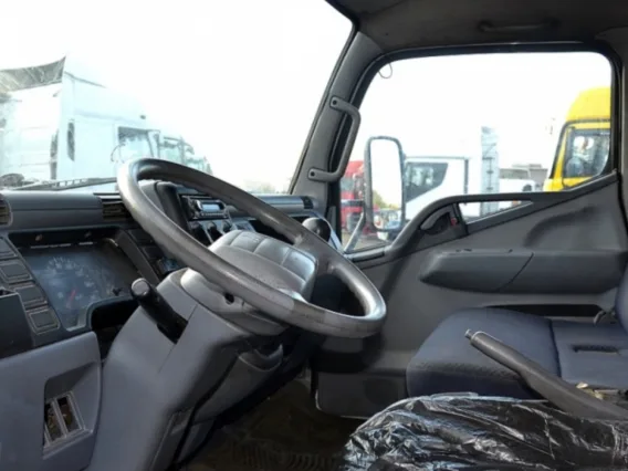 Mitsubishi FUSO 2011 года б/у фото 9