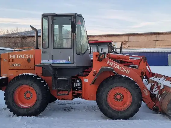 Фронтальный погрузчик Hitachi LX 80-7 2006 года б/у