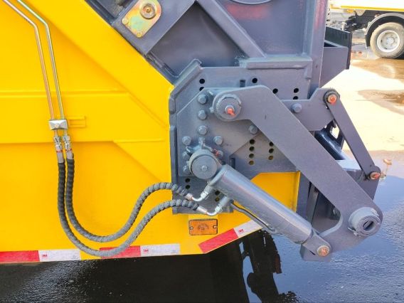 Мусоровоз ISUZU GIGA 4×2 2026 года новый фото 16