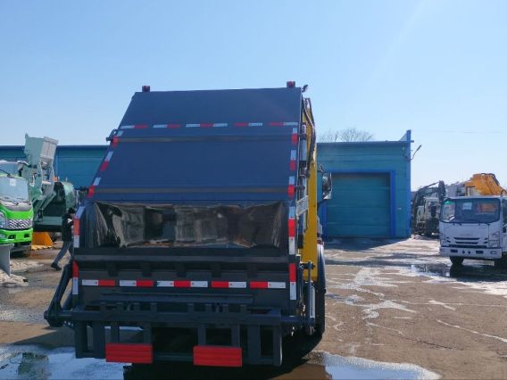 Мусоровоз ISUZU GIGA 4×2 2026 года новый фото 6