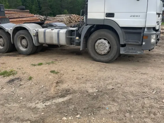Тягач Mercedes-Benz Actros 2010 года б/у