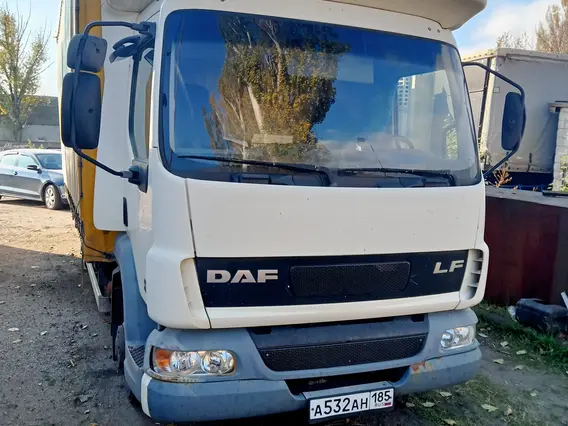 Тентованный грузовик DAF LF 45 2004 года б/у