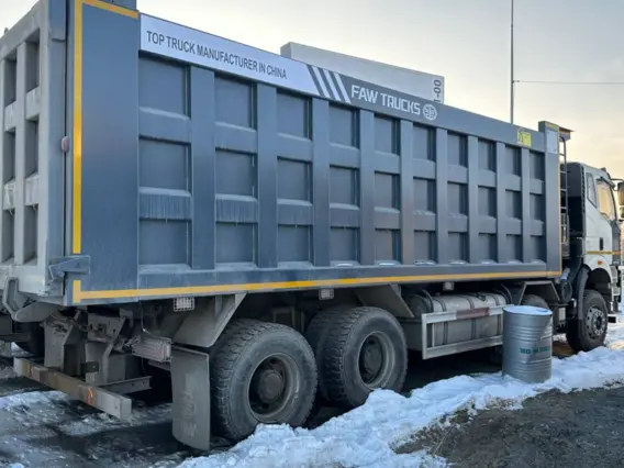 Самосвал FAW J6 2023 года новый фото 6
