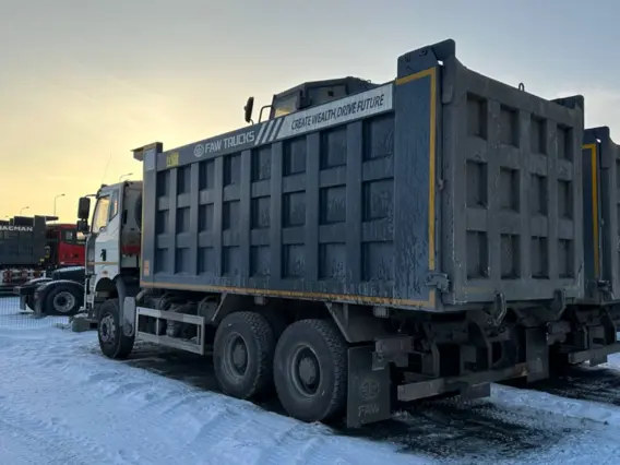 Самосвал FAW J6 2023 года новый фото 3