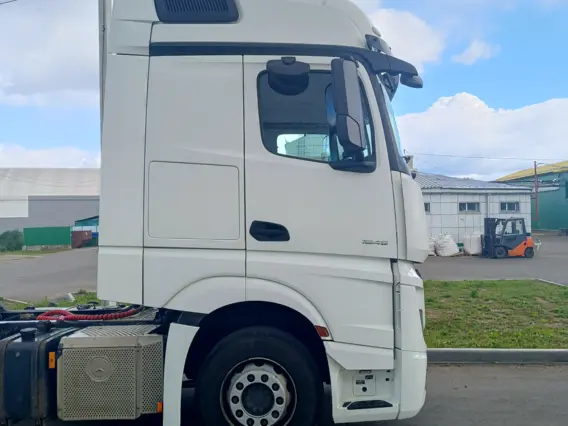 Тягач Mercedes-Benz Actros 2018 года б/у фото 3