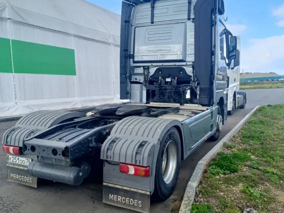 Тягач Mercedes-Benz Actros 2017 года б/у фото 8