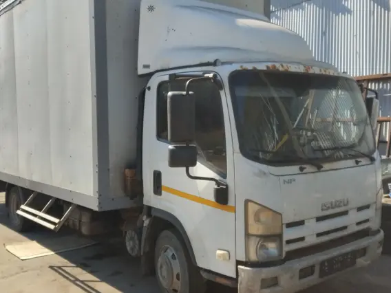 Автофургон Isuzu NPR 2014 года б/у