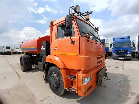 Дорожно-уборочный автомобиль Камаз KO-806 2011 года б/у