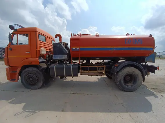 Дорожно-уборочный автомобиль Камаз KO-806 2011 года б/у фото 3