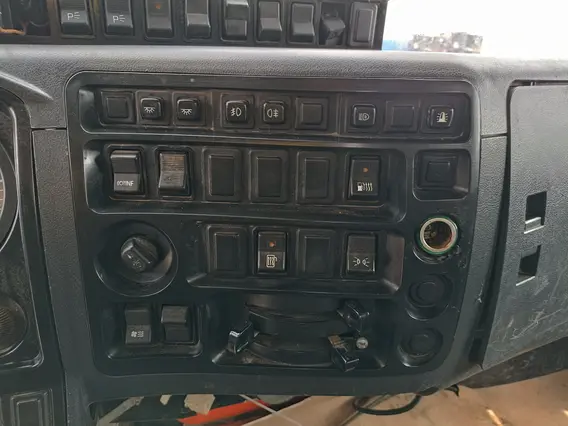 Дорожно-уборочный автомобиль Камаз KO-806 2011 года б/у фото 13