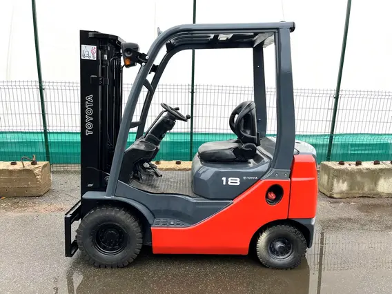 Вилочный погрузчик Toyota 62-8FDF15 2011 года б/у