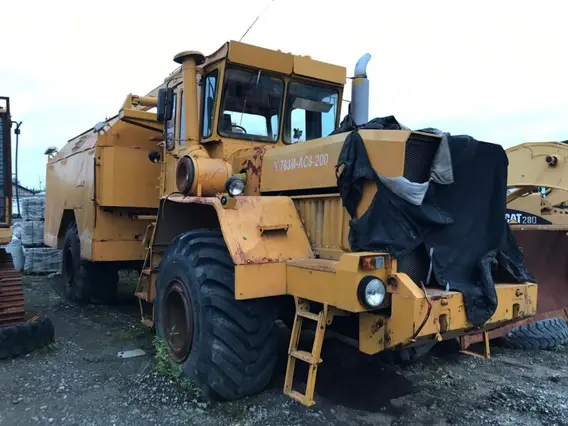 Дорожно-уборочный автомобиль Кировец К-703 б/у