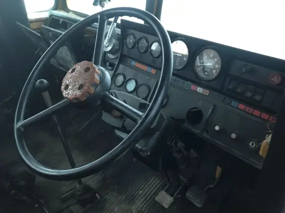 Дорожно-уборочный автомобиль Кировец К-703 б/у фото 9