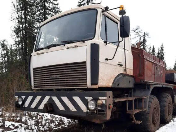 Тягач МЗКТ 74132 б/у