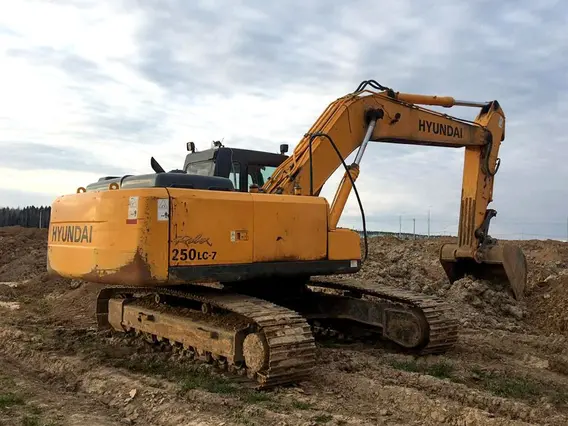 Экскаватор Hyundai R 250  б/у