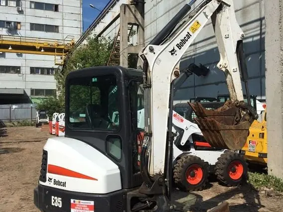 Экскаватор Bobcat E35 2017 года б/у