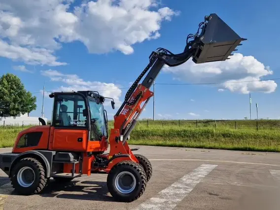 Телескопический погрузчик QUADTRAC WL50T 2025 года новый фото 5