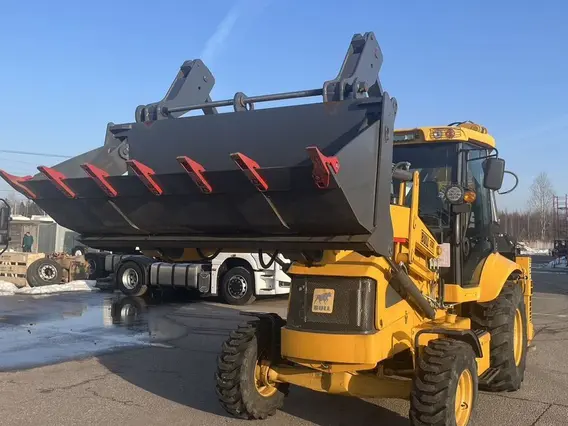 Экскаватор-погрузчик Bull 3SX Plus 2023 года б/у