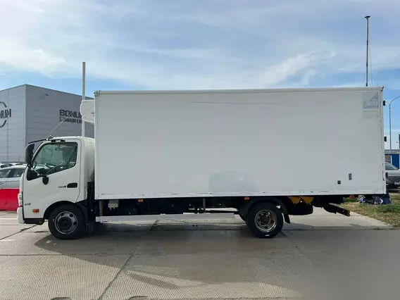 Рефрижератор HINO 300 (Dutro) 2017 года б/у фото 7