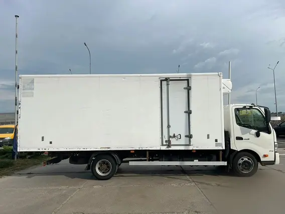 Рефрижератор HINO 300 (Dutro) 2017 года б/у фото 4
