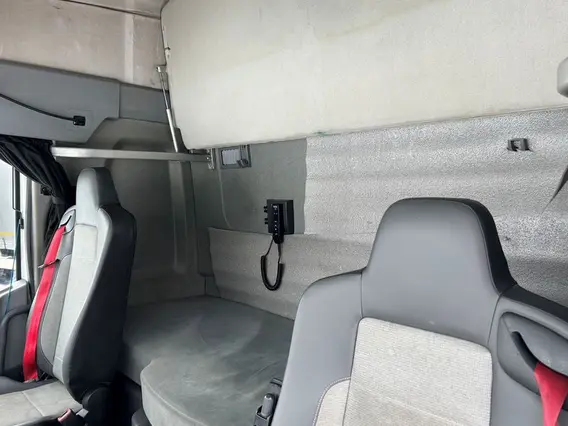Тягач Renault T-Series 2019 года б/у фото 14