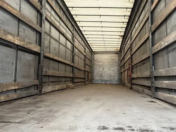 Шторный полуприцеп Schmitz Cargobull SCB S3T 2018 года б/у фото 8