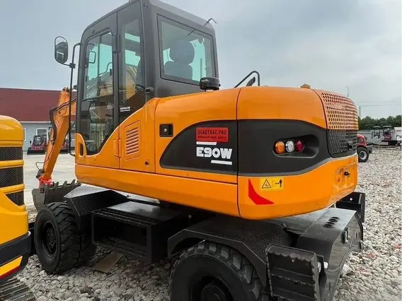 Экскаватор QUADTRAC E90W 2023 года новый фото 13