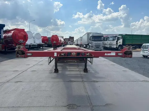 Полуприцеп-контейнеровоз Grunwald 9453-0000010-41 2010 года б/у фото 2