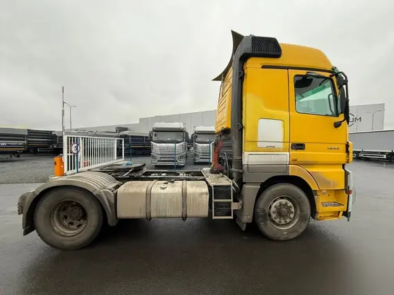 Седельный тягач Mercedes-Benz Actros 2003 года б/у фото 8