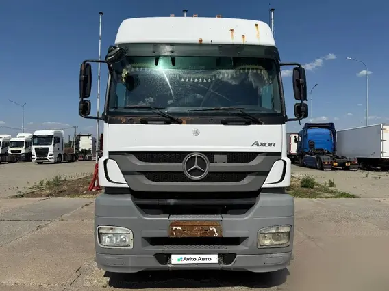 Седельный тягач Mercedes-Benz Axor 2013 года б/у фото 2