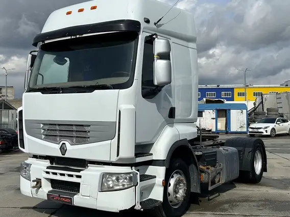 Тягач Renault Premium 2011 года б/у
