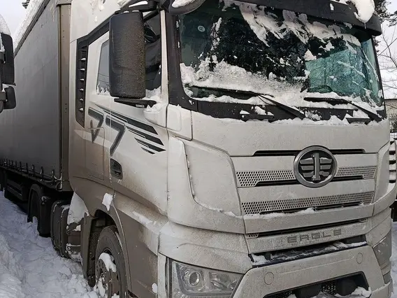 Тягач FAW J7 2023 года б/у