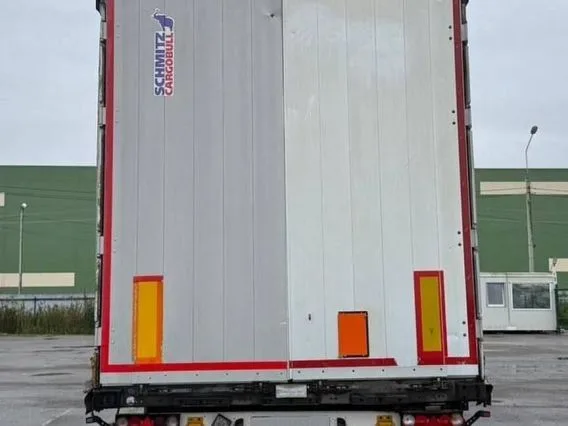Шторный полуприцеп Schmitz Cargobull SCB S3T 2018 года б/у фото 5