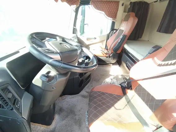 Седельный тягач Mercedes-Benz Actros 2023 года б/у фото 10
