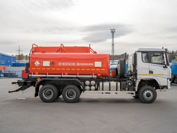 Автотопливозаправщик Shacman SX32586V385 2025 года новый фото 4
