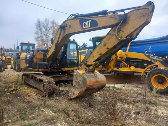 Экскаватор CATERPILLAR 318D2L 2017 года б/у фото 2