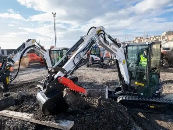 Экскаватор Bobcat E27  б/у фото 2
