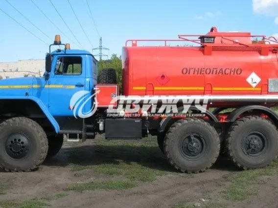 Автотопливозаправщик Урал 5557  б/у
